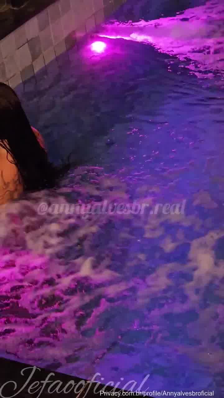 xxx Cavala Anny Alves e Jefão transando na piscina mulher pelada xvideos