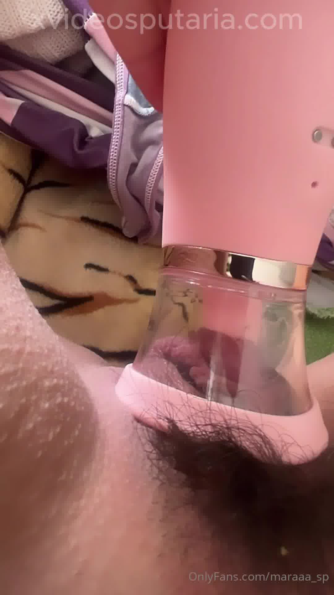 xxx Vídeos da Mara SP mostrando os peitões no carro e sugando a buceta com brinquedo erótico mulher pelada xvideos