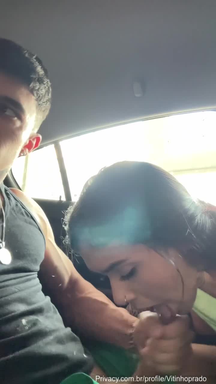 xxx Thayná Crispim mamando e fodendo no carro com o motorista de aplicativo mulher pelada xvideos