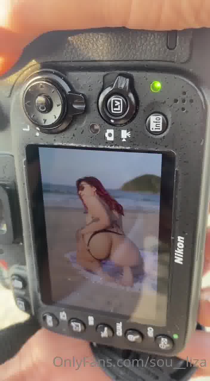 xxx Elizabeth Borges e amiga tesuda tirando fotos peladinhas na praia mulher pelada xvideos