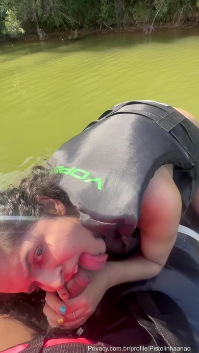 xxx Pistolinha gozando nos peitos da cacheada novinha no jetski mulher pelada xvideos