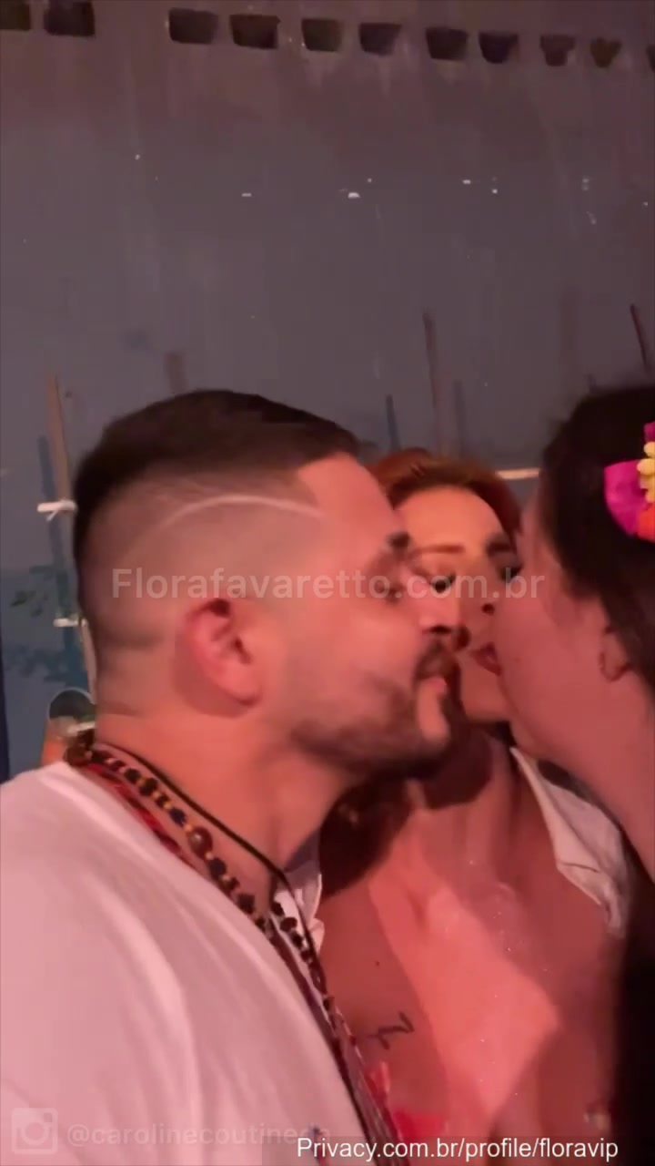 xxx Jana Jenner Andriza Haack Ale Gaucha e Flora Favaretto peladas se pegando em festa mulher pelada xvideos