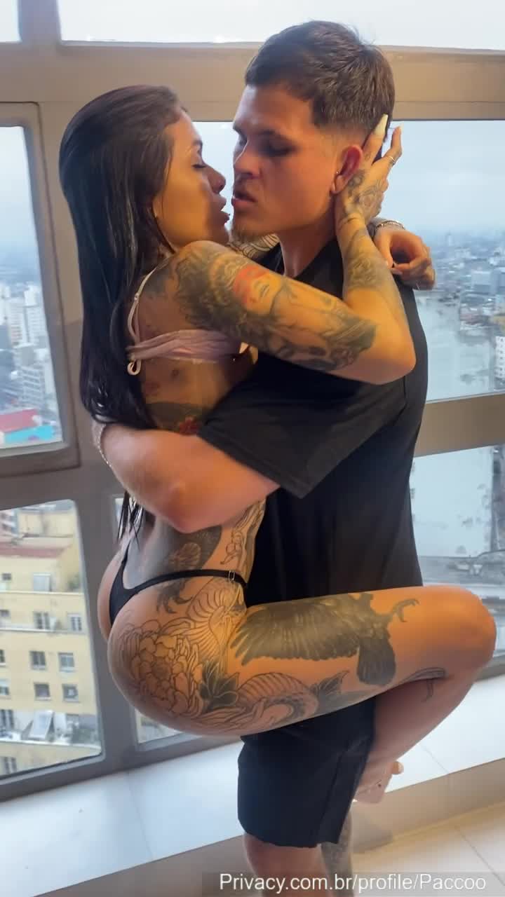 xxx Paccoo socando forte na magrinha tatuada Thayná Crispim mulher pelada xvideos